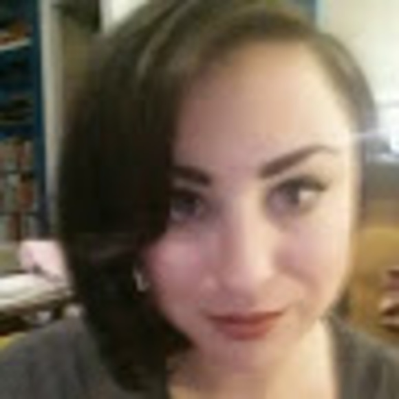 Meet your Posher, Laura - Picture 1 of 1